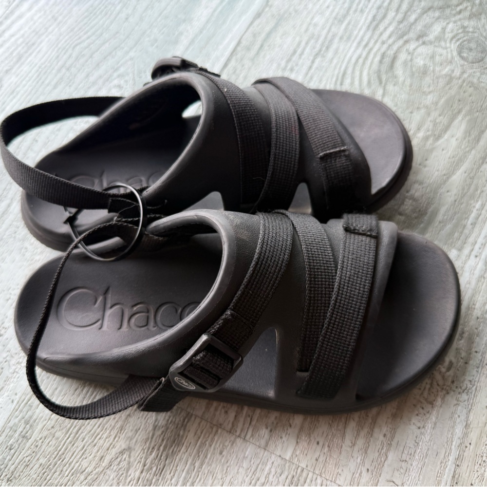 Kids size 4‎ black Chaco sandals